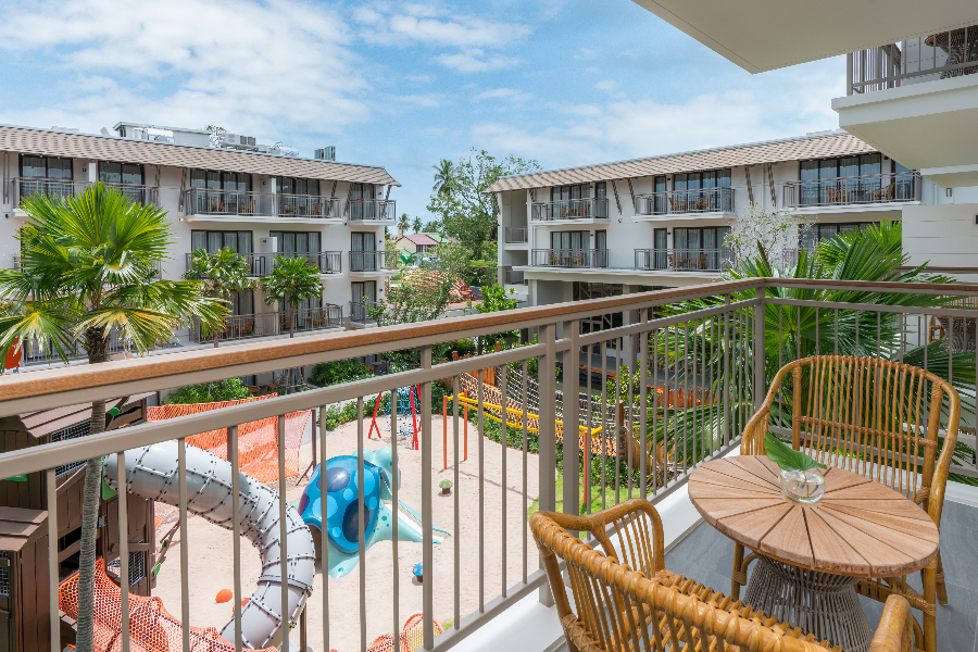 2 Bedroom Suite Playground View - Balcony - Holiday Inn Resort Samui Bophut Beach
