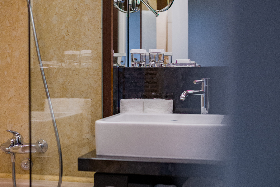 Bathroom Classic Room - InterContinental Genève