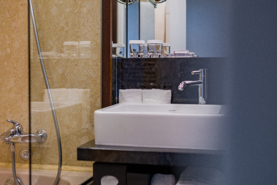 Bathroom Premium Room - InterContinental Genève