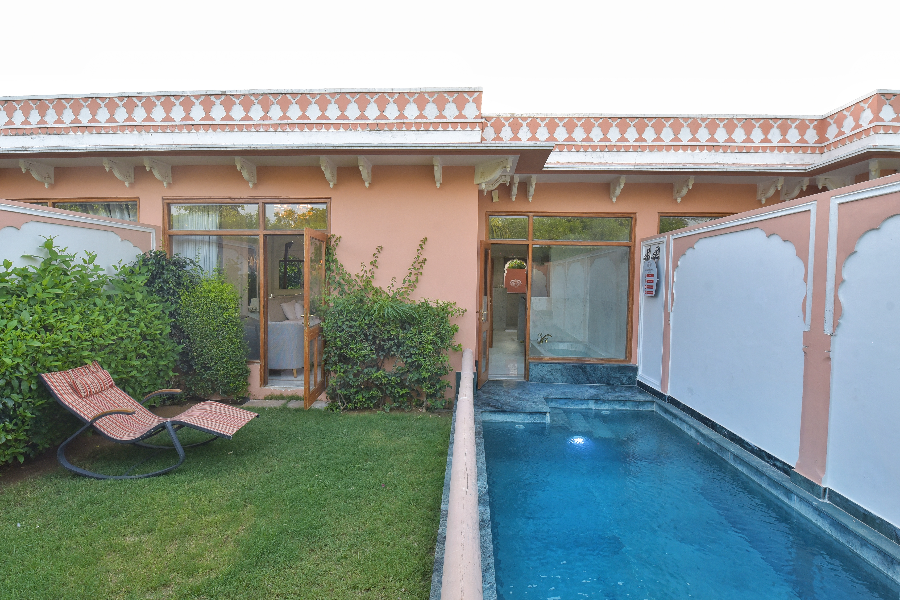 Luxury Villa Suite - Offers private pool with lush green garden