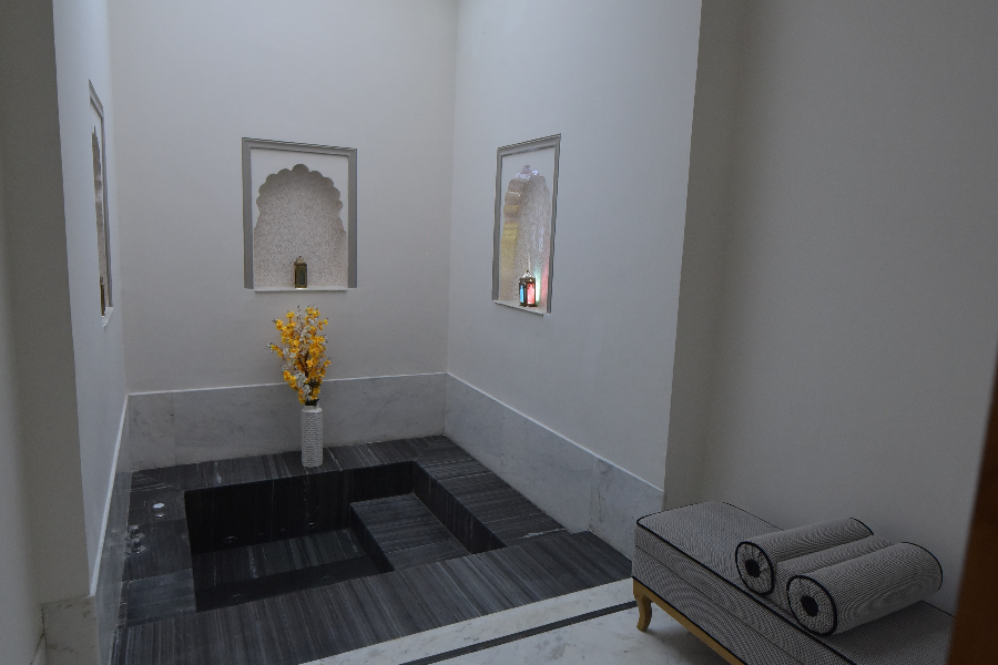 Royal Villa Suite - Offers jacuzzi along with pool and garden