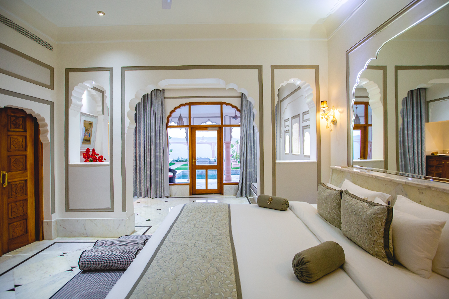 Royal Villa Suite - Villa offers big pool with jacuzzi to make your stay more comfort and romantic