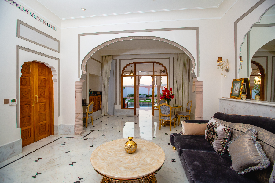 Royal Exclusive Suite - Living room