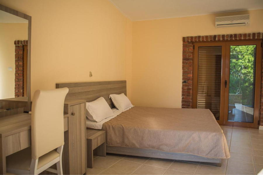 HOTEL LIVIA