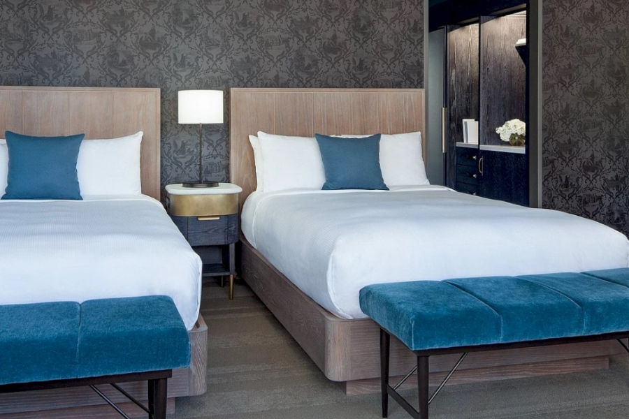 THE MARQUETTE HOTEL CURIO COLLECTION BY HILTON