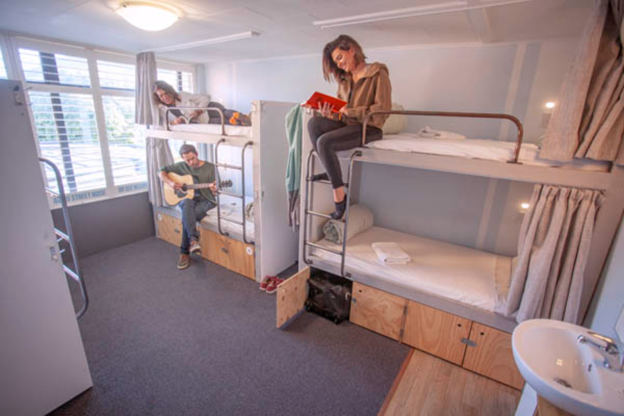 6 Bed Mixed Dorm with Shared Bathroom - Absoloot Hostel QT