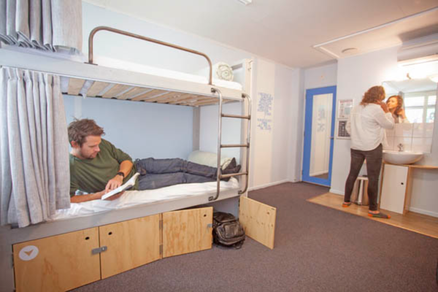 6 Bed Mixed Dorm with Shared Bathroom - Absoloot Hostel QT