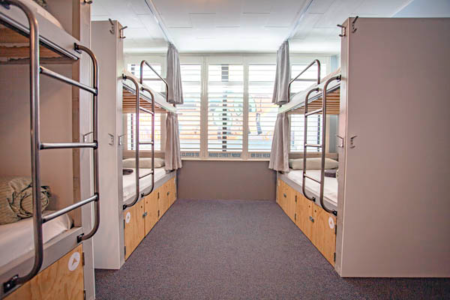 6 Bed Mixed Dorm with Shared Bathroom - Absoloot Hostel QT