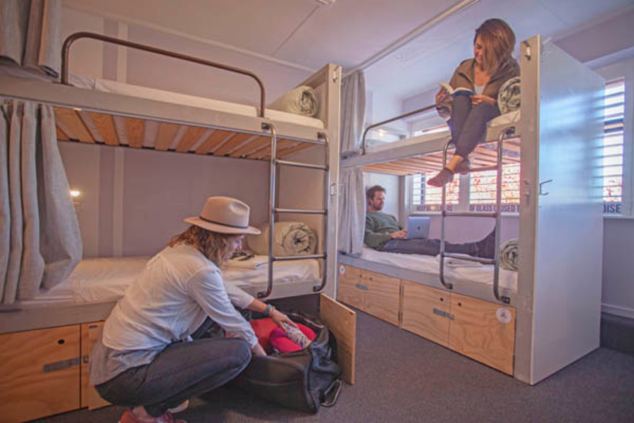 6 Bed Mixed En-Suite Dormitory - Absoloot Hostel QT