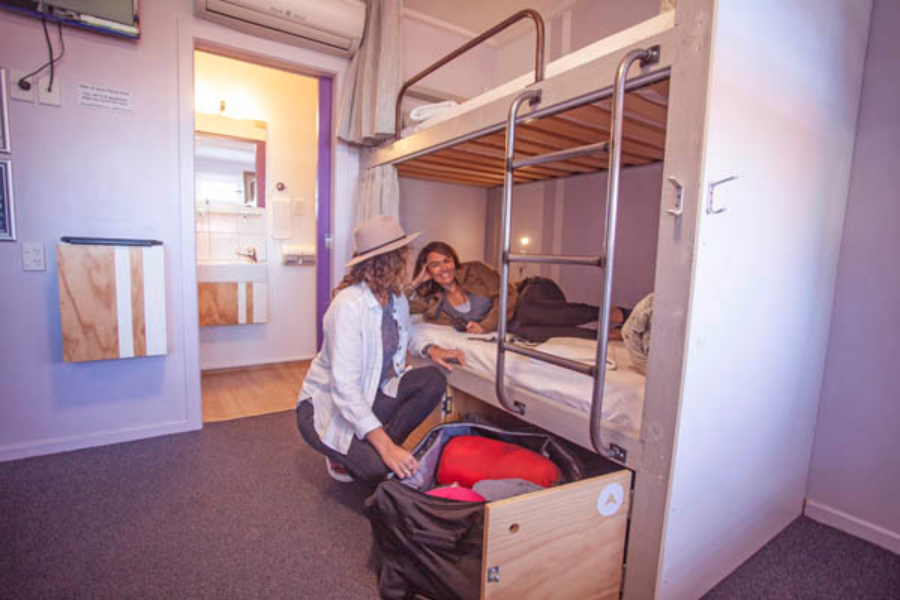 6 Bed Mixed En-Suite Dormitory - Absoloot Hostel QT