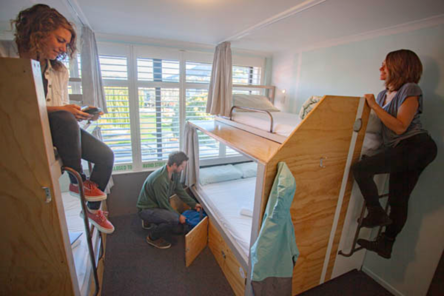 Private En-Suite Room for 3 People - Absoloot Hostel QT