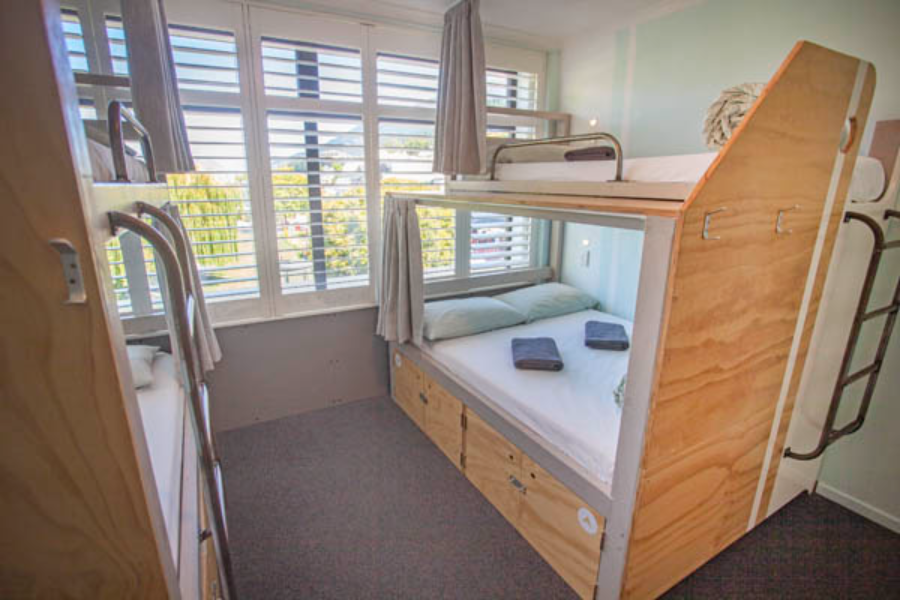 Private En-Suite Family Room - Absoloot Hostel QT