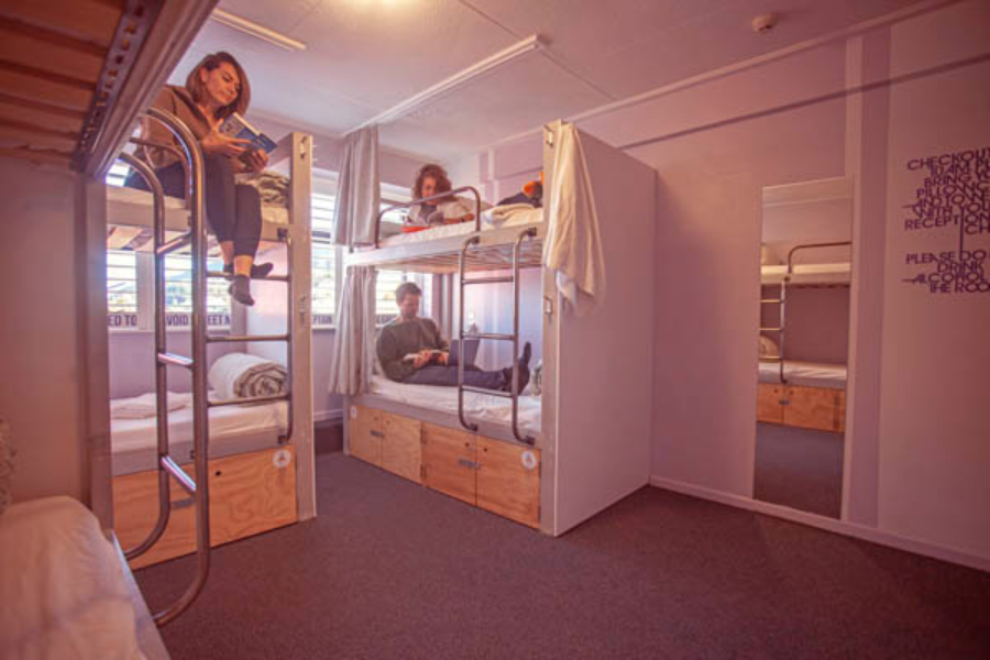 Private 6 Bed En-Suite Dormitory - Absoloot Hostel QT