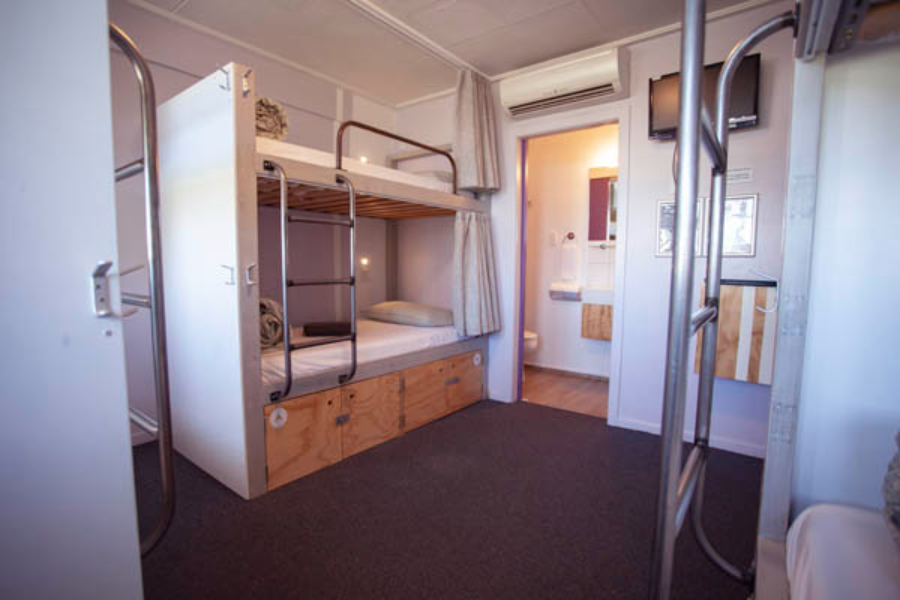 Private 6 Bed En-Suite Dormitory - Absoloot Hostel QT