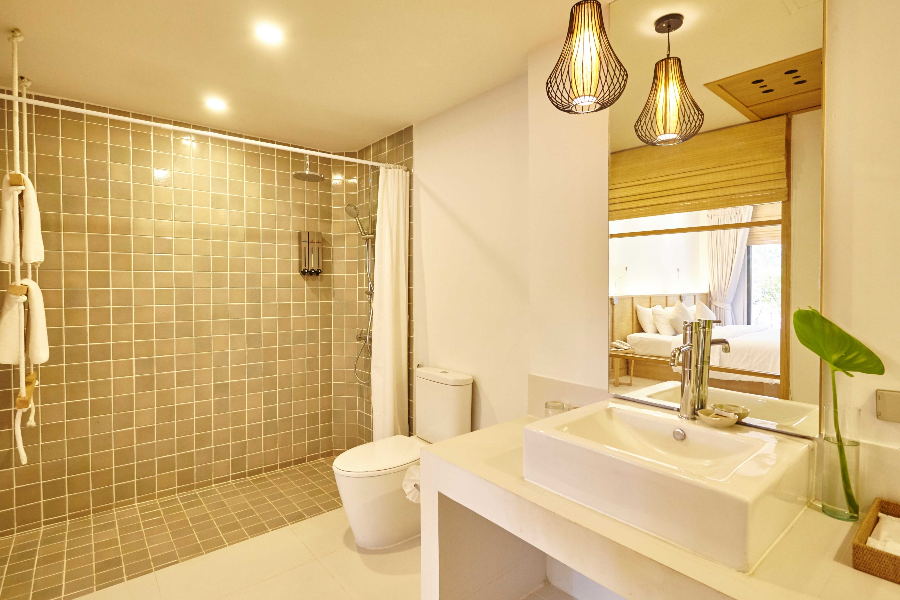 Grand Deluxe Triple/Family Room Bathroom - Paradise Beach Resort Samui
