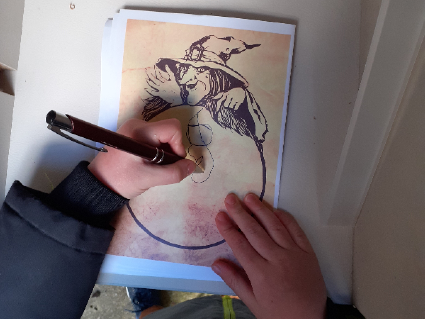 A la Chasse aux monstres avec le kit à louer à l'Office de Tourisme du Grand Autunois Morvan - ©Melanie Bouthiere