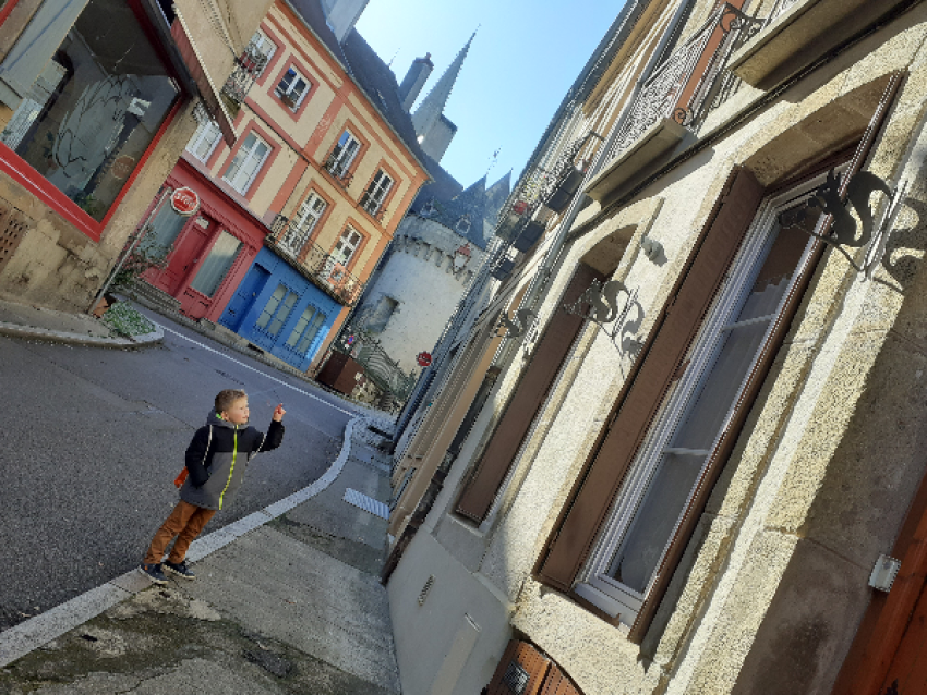 A la Chasse aux monstres avec le kit à louer à l'Office de Tourisme du Grand Autunois Morvan - ©Melanie Bouthiere