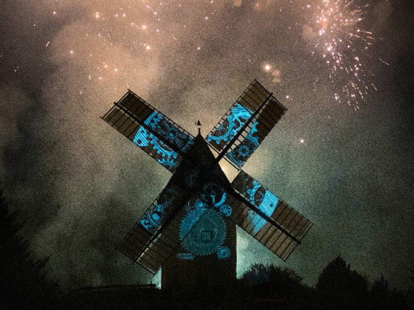 Le moulin sous les projecteurs - © Le Parc du Bournat