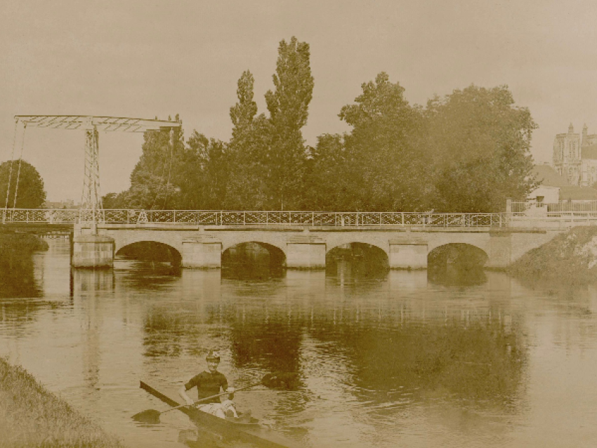 Abbeville : le Pont Levis. - Photogr. - © Archives Abbeville