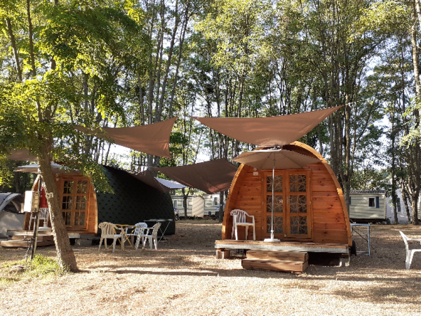camping l'Amitié au bord de l'eau à Trébas TARN-hébergement insolite en bois 