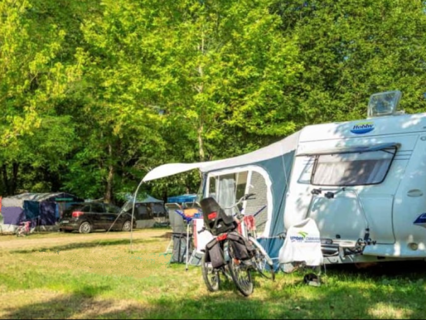 camping l'Amitié au bord de l'eau à Trébas TARN-emplacements - camping l'Amitié au bord de l'eau à Trébas