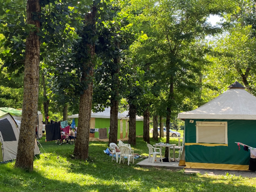 camping l'Amitié au bord de l'eau à Trébas TARN-bungalow-toilés - camping l'Amitié au bord de l'eau à Trébas
