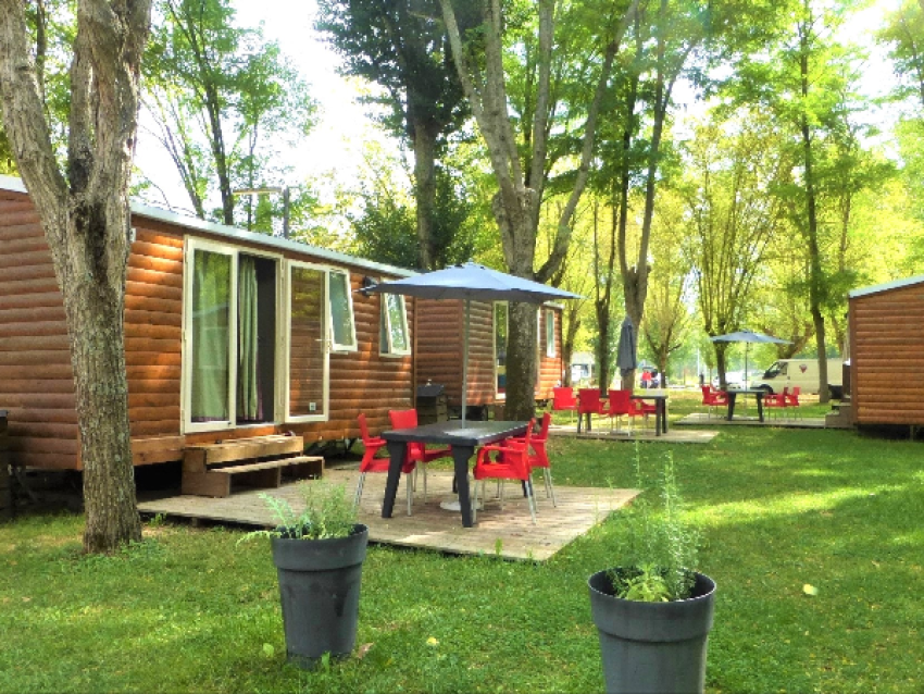 camping l'Amitié au bord de l'eau à Trébas TARN-bungalow-toilés - camping l'Amitié au bord de l'eau à Trébas