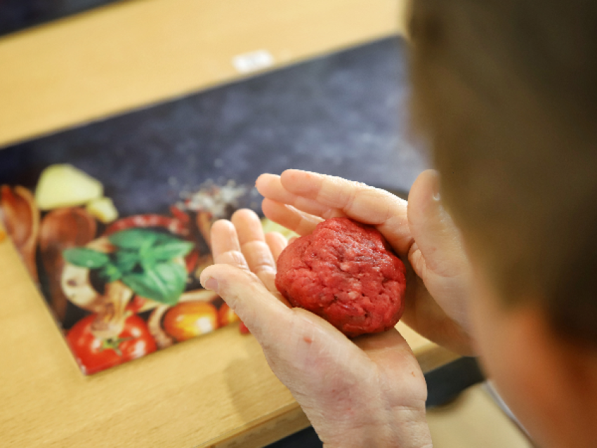 cuisine le hamburger charolais en famille - Jade Perrot