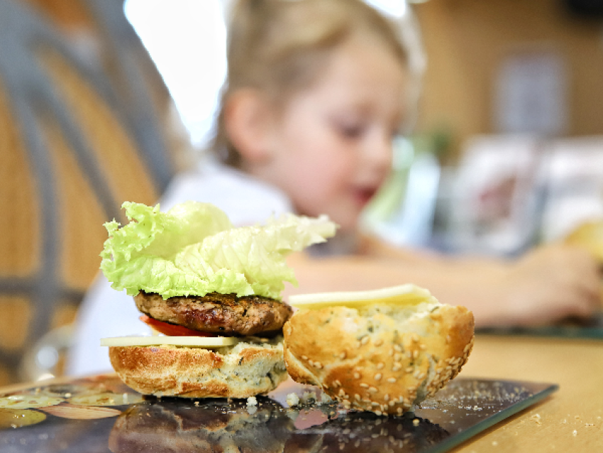 cuisine le hamburger charolais en famille - Jade Perrot