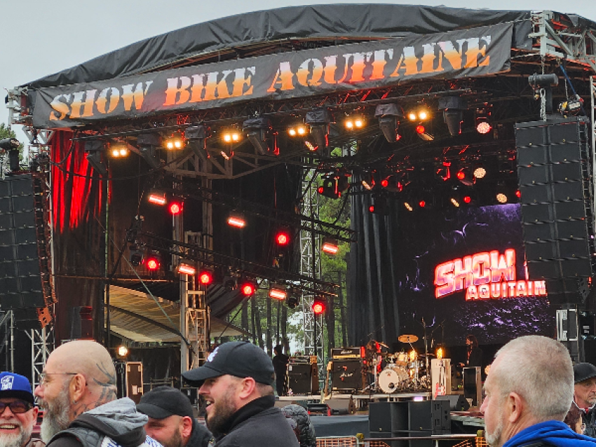 Dans l'enceinte du stade, vous pourrez assister à des concerts et des spectacles ! Des boutiques sont installées pour compléter votre panoplie - OT