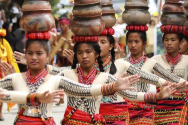 guide de voyage, Philippines : Danse traditionnelle lors du Panagbenga Festival à - H3k27
