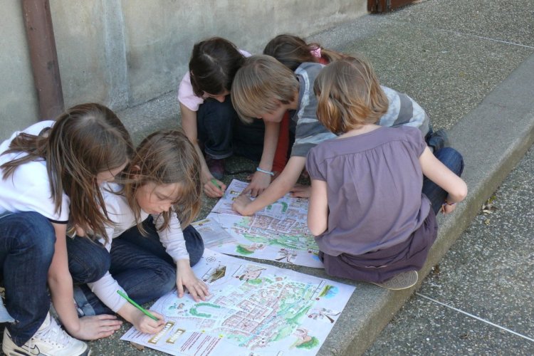 Les petits enquêteurs à la découverte de Bourg-en-Bresse. - © DR.