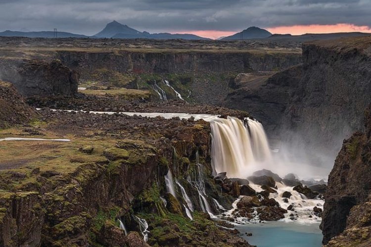 magnifique chute - © guide to iceland