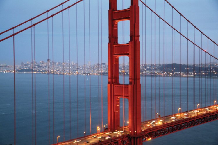 Golden Gate Bridge au crépuscule. - © Stéphan SZEREMETA