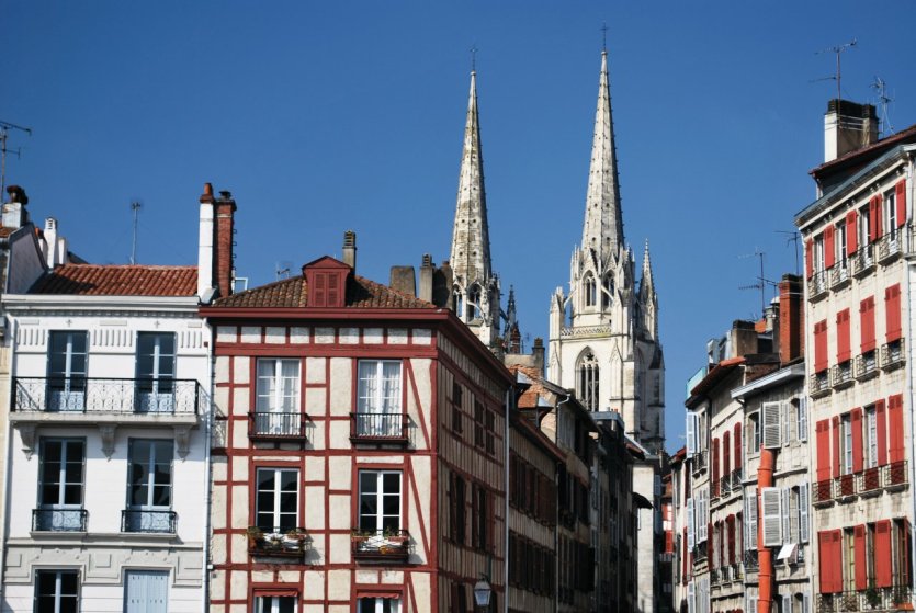 Vieille rue à Bayonne - © Yvann K - Fotolia
