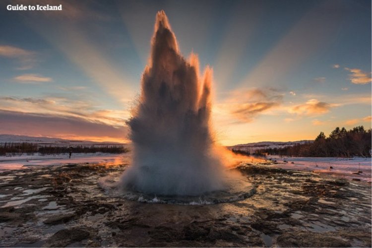 - © D.R. Guide to Iceland