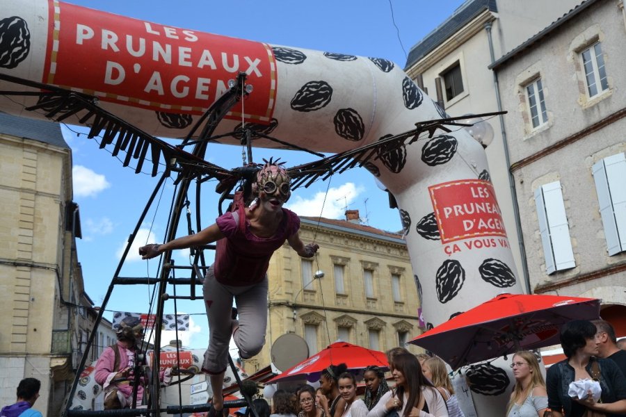 Le Grand Pruneau Show dans les rues d'Agen !