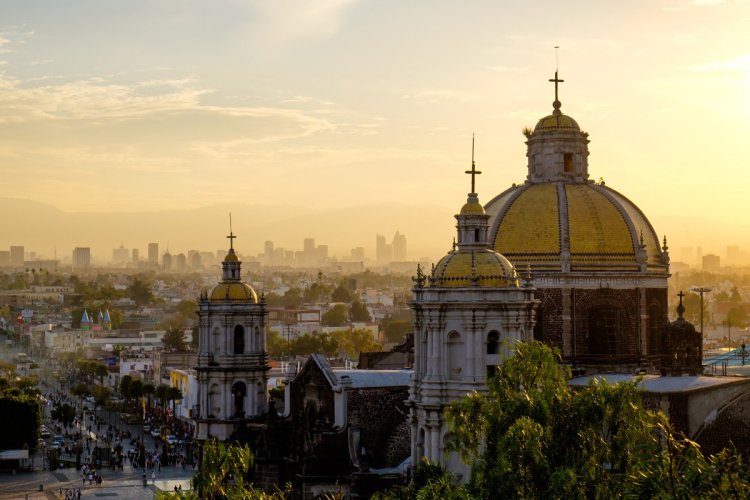 Vue panoramique sur la basilique de Guadalupe, à México. - © MartinM303 - Iphotostock