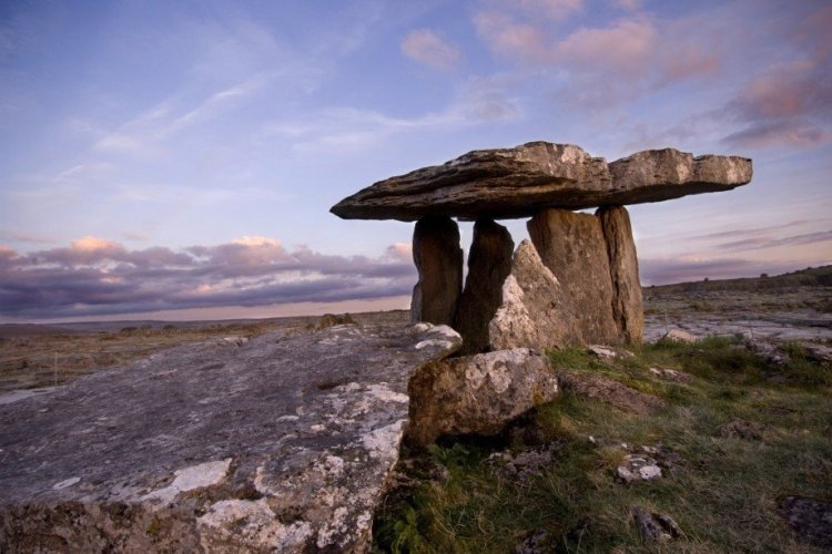 Dolmen Poulnabrone - © Tourisme Irlandais