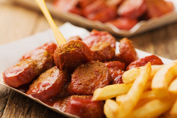 Currywurst - © gkrphoto - shutterstock.com