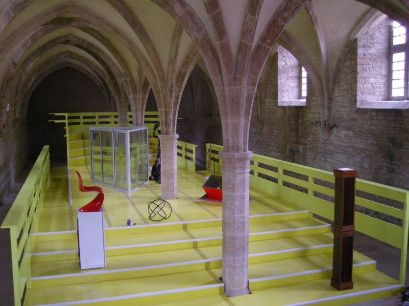 L'estrade métallique de Xavier Veilhan. - © Centre des Monuments Nationaux.