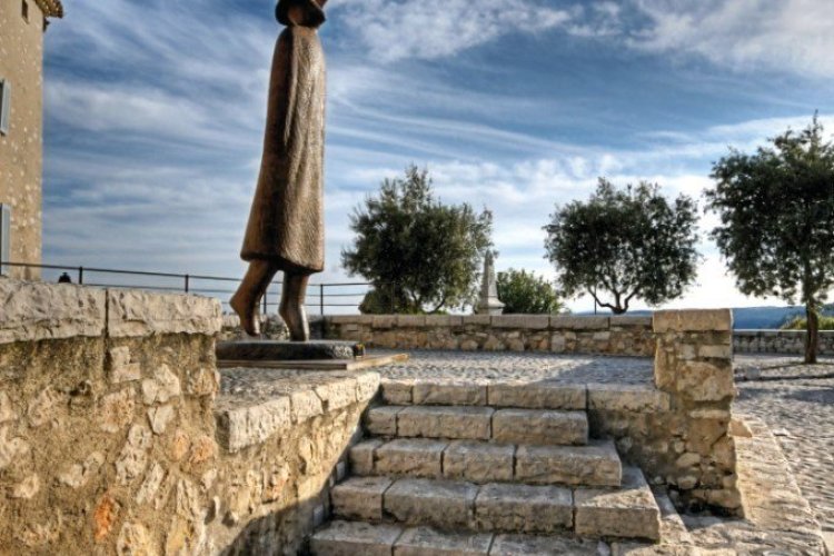 Sculpture L'Envol de Jean-Michel Folon - © © Office de Tourisme de Saint-Paul de Vence - Elisabeth Rossolin