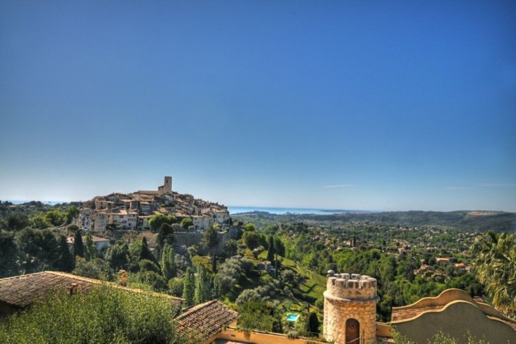 Vue panoramique Saint-Paul de Vence - © © Office de Tourisme de Saint-Paul de Vence - Elisabeth Rossolin