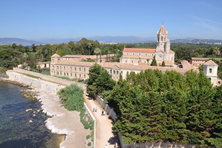 L'abbaye de Lérins à Saint-Honorat - © Flegere - Shutterstock.com