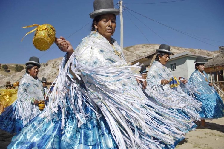 Danseuses Aymaras sur la Isla del Sol - © Vlad Karavaev - Shutterstock.com