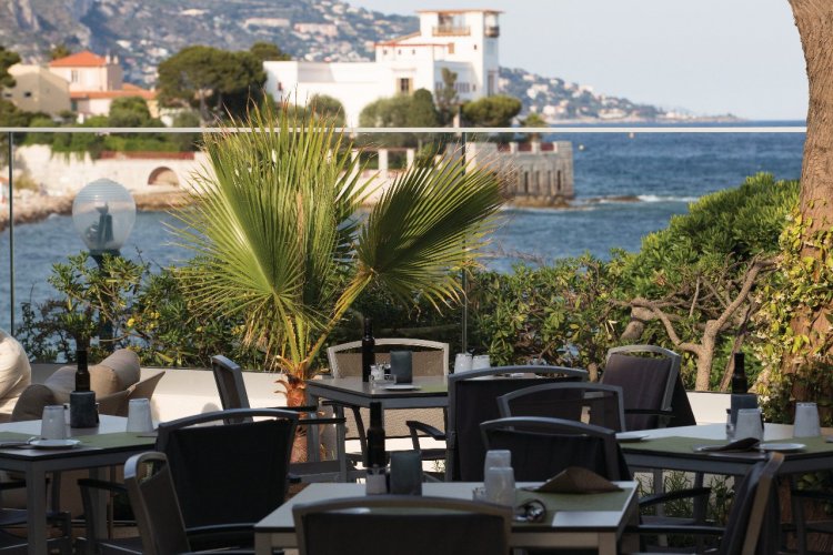 - © HOTEL ROYAL RIVIERA