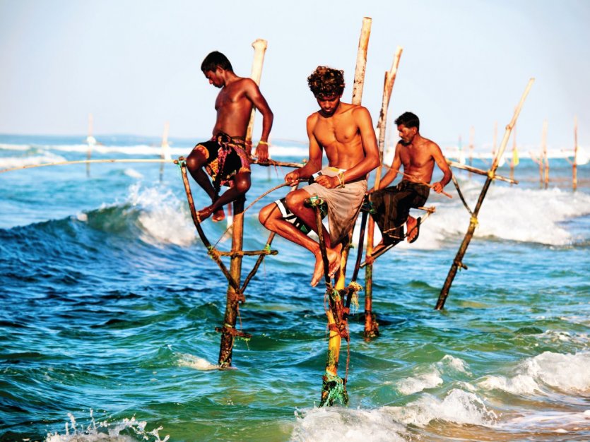 Pêcheurs traditionnels sur échasses. - © Chuvipro - iStockphoto