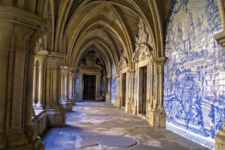 Cloître de la Sé de Porto. - © neirfy