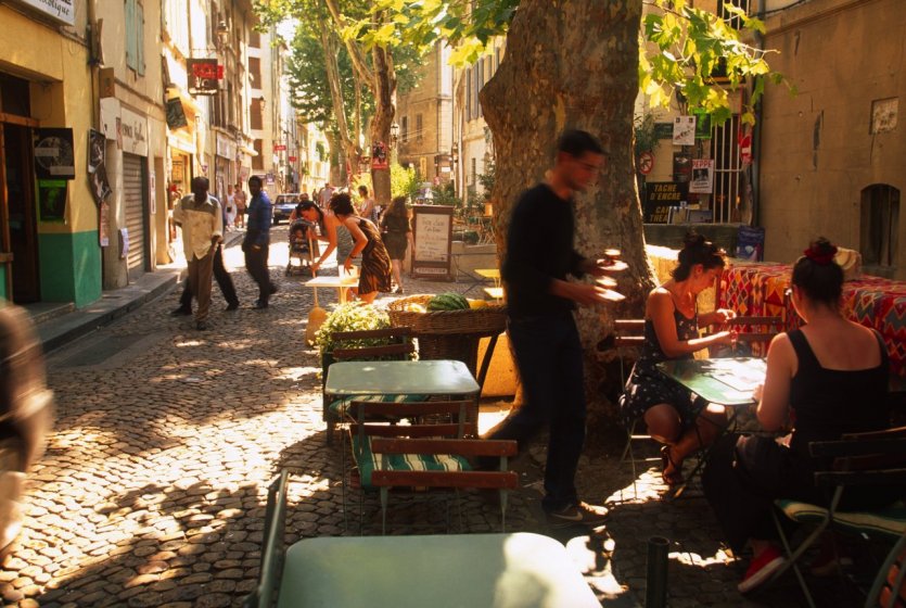 Festival du Theatre. La rue des Teinturiers est un endroit majeur du festival. - © Sime