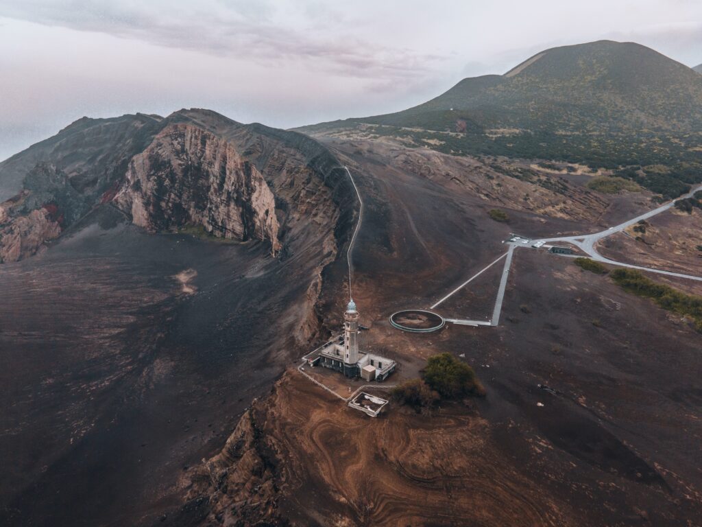 Que voir dans les Açores ? Le phare de Capelinhos, Faial